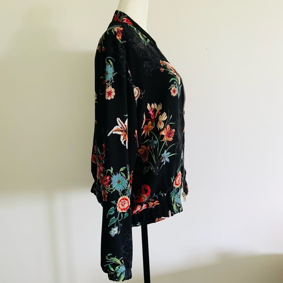 Dalia floral zip up jacket - Picture 2 of 9